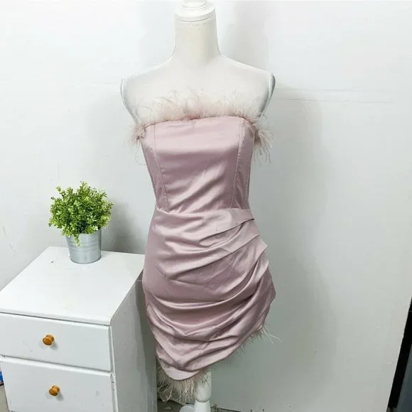 LAVISH ALICE NWT Pink Satin Feather Strapless Mini Dress Size 6 - Picture 1 of 9